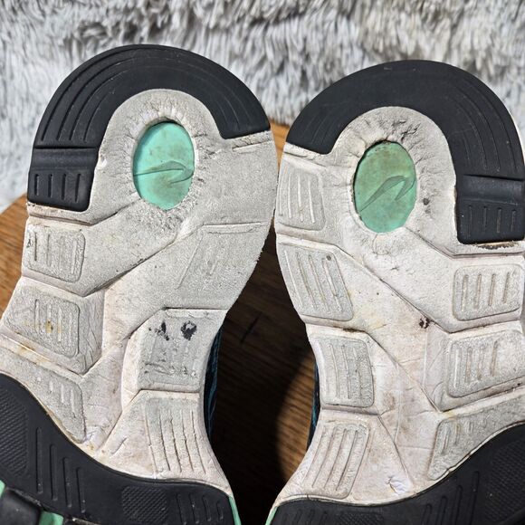 Newton Gravity 10 Womens Size 10.5 Black/Blue Running Shoes Sneakers W000221B - Picture 11 of 13